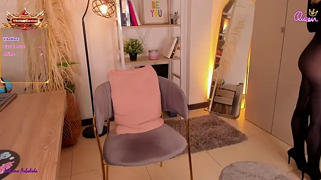 julianaarboleda online show from July 12, 1:13 pm