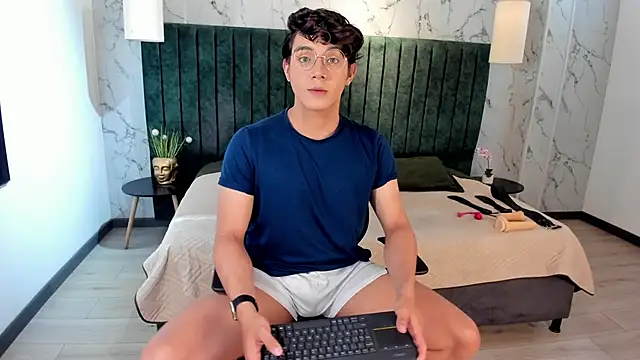 Snapshot of DyllanCooper chatting on November 23, 12:16 pm DyllanCooper online show from November 23, 12:16 pm