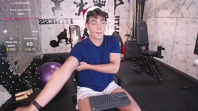 Snapshot of DyllanCooper chatting on December 1, 12:21 pm DyllanCooper online show from December 1, 12:21 pm