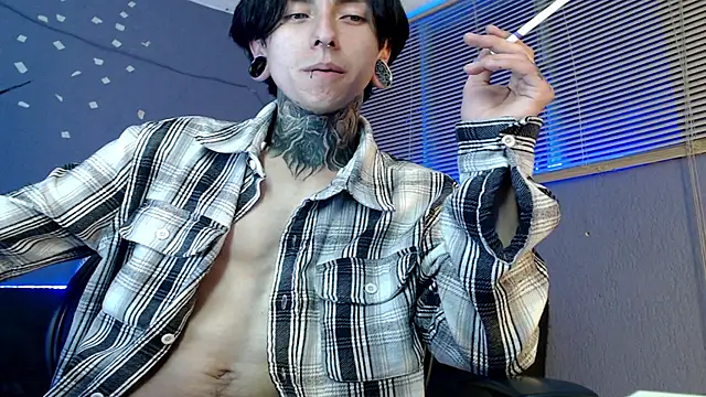 Snapshot of Kuregari_xs chatting on October 9, 3:59 am Kuregari xs online show from October 9, 3:59 am