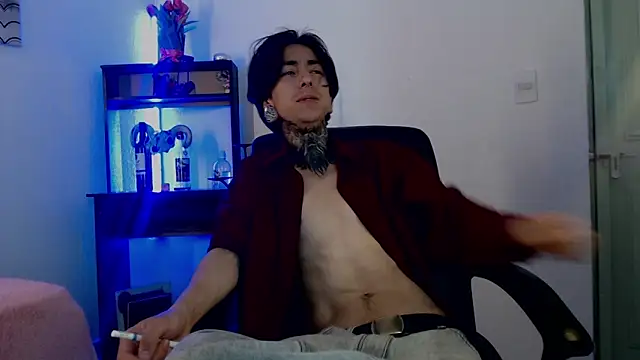 Snapshot of Kuregari_xs chatting on October 10, 8:19 pm Kuregari xs online show from October 10, 8:19 pm