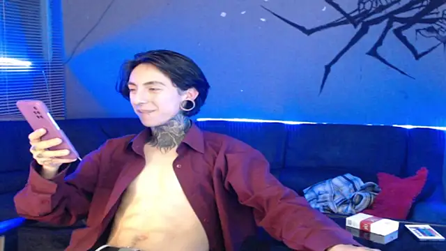 Snapshot of Kuregari_xs chatting on November 7, 3:06 am Kuregari xs online show from November 7, 3:06 am