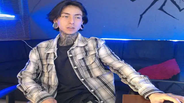 Snapshot of Kuregari_xs chatting on November 8, 4:34 am Kuregari xs online show from November 8, 4:34 am