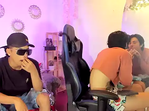 Snapshot of Spicymixxx06 chatting on October 4, 7:23 pm Spicymixxx06 online show from October 4, 7:23 pm