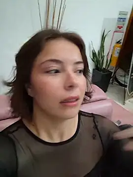 Snapshot of EmmaValencia_ chatting on May 21, 9:11 pm EmmaValencia online show from May 21, 9:11 pm