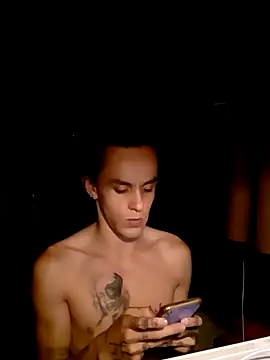 monroedelrey online show from February 15, 7:05 am