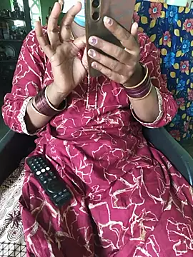 Snapshot of Tamilselviroja- chatting on June 23, 10:24 am Tamilselviroja- online show from June 23, 10:24 am