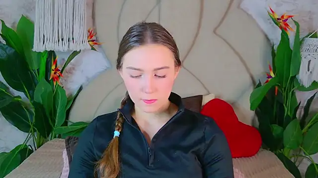 OliviaLay online show from November 20, 6:35 am