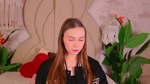 OliviaLay online show from November 23, 10:59 am