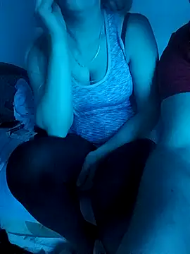 Snapshot of Doubledesire91 chatting on December 13, 11:10 pm Doubledesire91 online show from December 13, 11:10 pm