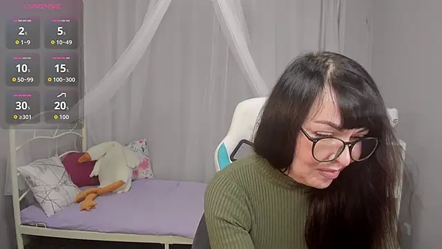 Snapshot of LindaRomero chatting on November 8, 10:04 am LindaRomero online show from November 8, 10:04 am