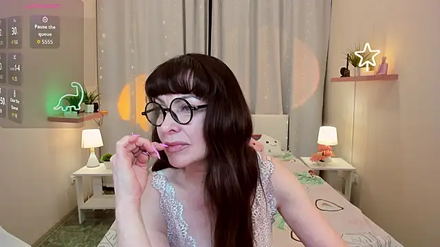 Snapshot of LindaRomero chatting on November 27, 7:43 am LindaRomero online show from November 27, 7:43 am