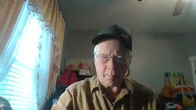 Snapshot of Farmall400 chatting on December 15, 2:32 pm Farmall400 online show from December 15, 2:32 pm