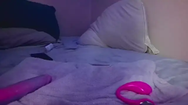 Queen2454 online show from October 24, 6:15 pm