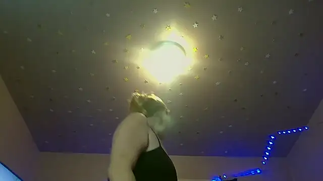 Queen2454 online show from October 26, 10:58 pm