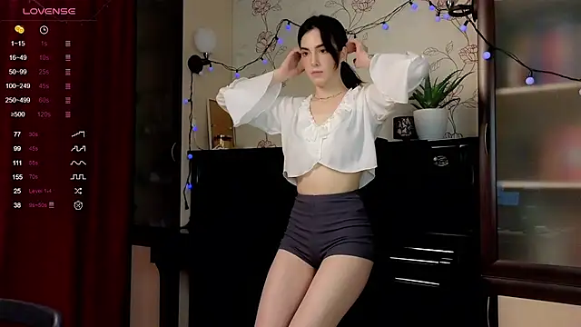 Snapshot of di_moon chatting on October 12, 2:27 pm di moon online show from October 12, 2:27 pm