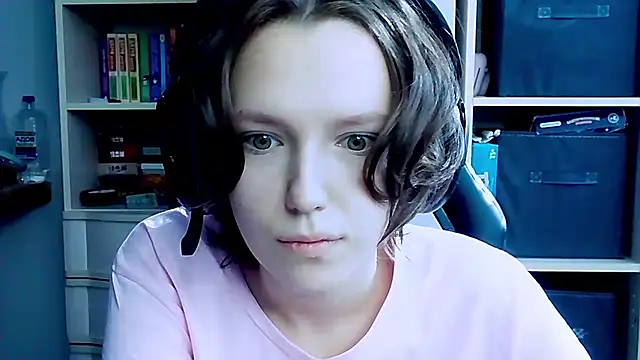 Snapshot of Diana-back chatting on October 4, 6:55 am Diana-back online show from October 4, 6:55 am