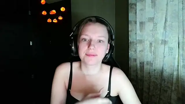 Snapshot of Diana-back chatting on December 19, 12:12 pm Diana-back online show from December 19, 12:12 pm