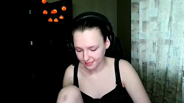 Snapshot of Diana-back chatting on December 20, 11:28 am Diana-back online show from December 20, 11:28 am