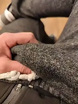 Snapshot of thonyx93 chatting on December 3, 8:18 pm thonyx93 online show from December 3, 8:18 pm