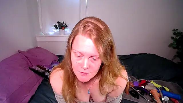naughtyfox89 online show from August 6, 10:44 pm