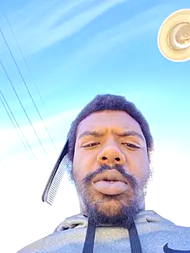 Snapshot of MrBigDickShow chatting on October 18, 7:25 pm MrBigDickShow online show from October 18, 7:25 pm