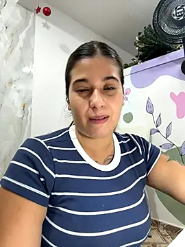 Snapshot of violeticafox chatting on December 18, 2:17 am violeticafox online show from December 18, 2:17 am