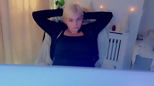 Snapshot of Siren-xiv chatting on December 5, 2:14 pm Siren-xiv online show from December 5, 2:14 pm