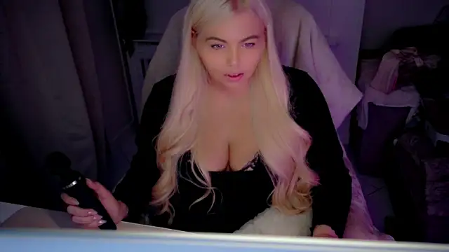 Snapshot of Siren-xiv chatting on April 9, 10:04 pm Siren-xiv online show from April 9, 10:04 pm