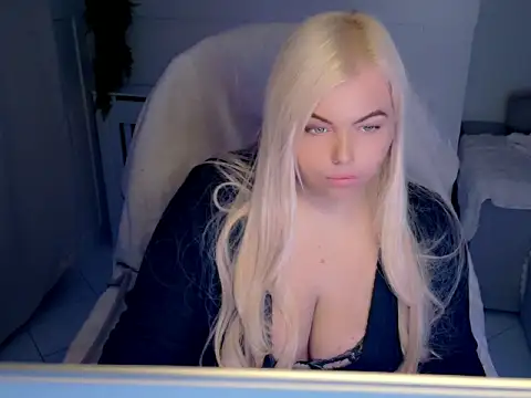 Snapshot of Siren-xiv chatting on April 11, 9:30 pm Siren-xiv online show from April 11, 9:30 pm