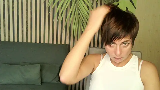 Ashley Brookss online show from October 18, 6:48 am