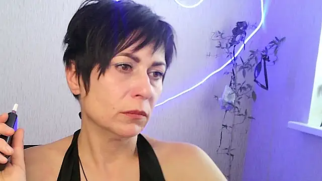 Ashley Brookss online show from November 8, 10:04 am