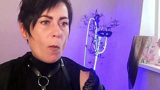 Ashley Brookss online show from November 12, 10:48 am