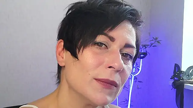 Ashley Brookss online show from November 22, 7:40 am