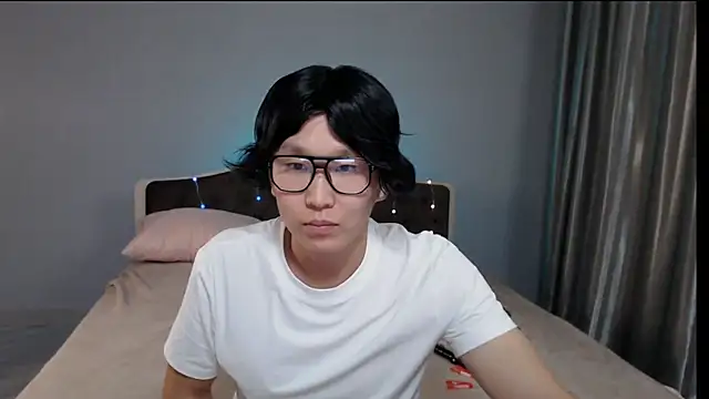 Snapshot of KaiChicken chatting on October 12, 2:32 am KaiChicken online show from October 12, 2:32 am