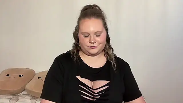 Snapshot of BriannaFlirty chatting on November 7, 1:22 pm BriannaFlirty online show from November 7, 1:22 pm