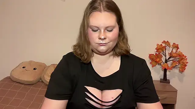 Snapshot of BriannaFlirty chatting on December 3, 7:16 am BriannaFlirty online show from December 3, 7:16 am