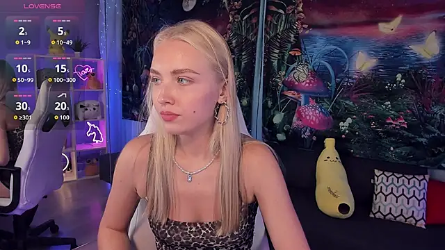 Snapshot of TessaGrays chatting on October 9, 10:24 am TessaGrays online show from October 9, 10:24 am