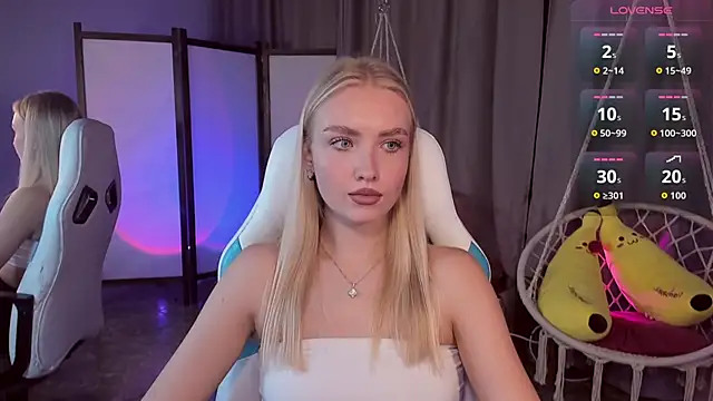 Snapshot of TessaGrays chatting on October 21, 1:34 pm TessaGrays online show from October 21, 1:34 pm