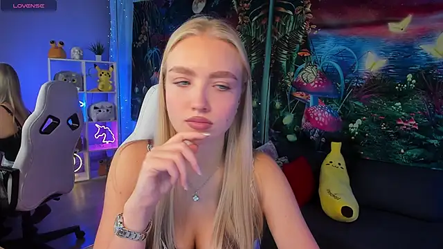 Snapshot of TessaGrays chatting on October 28, 10:52 am TessaGrays online show from October 28, 10:52 am