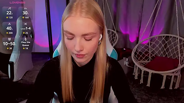 Snapshot of TessaGrays chatting on November 3, 10:16 am TessaGrays online show from November 3, 10:16 am