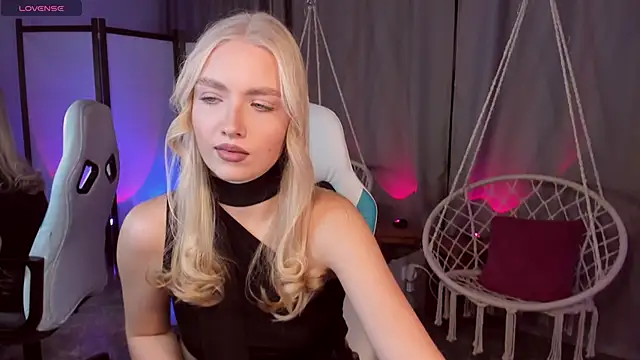 Snapshot of TessaGrays chatting on November 16, 8:09 am TessaGrays online show from November 16, 8:09 am