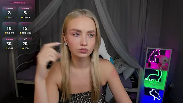 Snapshot of TessaGrays chatting on November 18, 12:20 pm TessaGrays online show from November 18, 12:20 pm