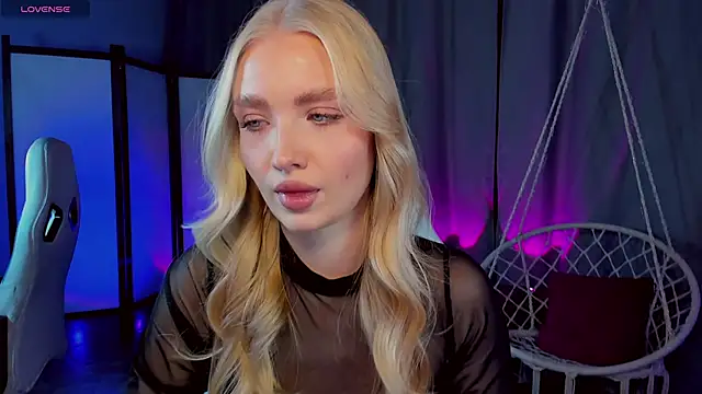 Snapshot of TessaGrays chatting on December 22, 7:49 am TessaGrays online show from December 22, 7:49 am