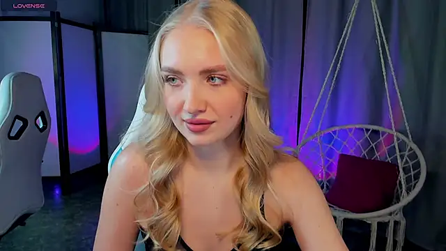 Snapshot of TessaGrays chatting on January 13, 2:33 pm TessaGrays online show from January 13, 2:33 pm