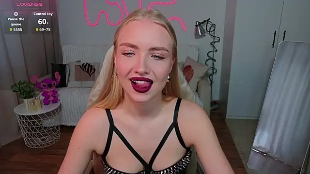 TessaGrays online show from April 30, 10:32 am