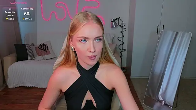 TessaGrays online show from May 21, 11:28 am