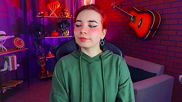 Snapshot of MarcelineChi chatting on December 4, 11:19 am MarcelineChi online show from December 4, 11:19 am