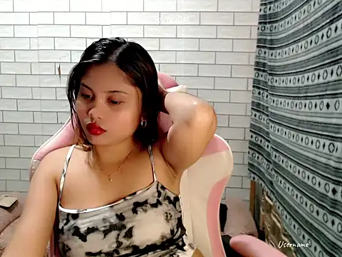 Snapshot of pinay_old_lover chatting on October 18, 3:13 pm pinay old lover online show from October 18, 3:13 pm