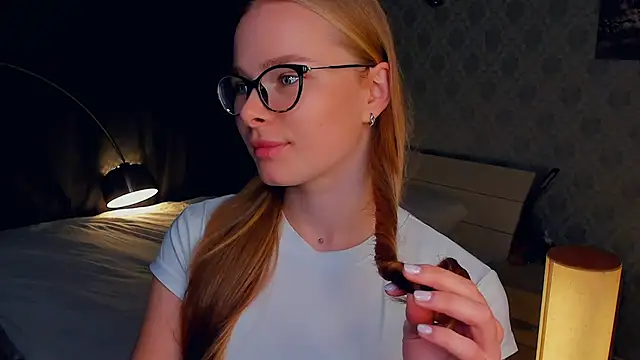 Snapshot of LibbyVenzeio chatting on October 19, 7:20 am LibbyVenzeio online show from October 19, 7:20 am